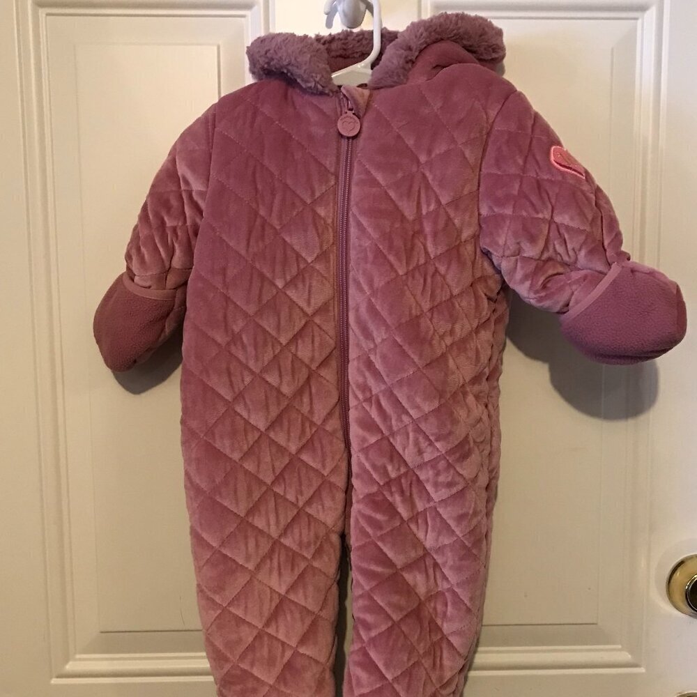 Weatherproof Infant pink quilted snow suit 6 to 9 months, super soft